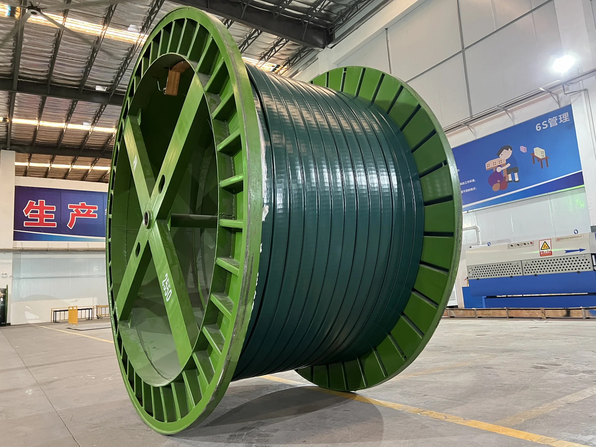 Cable flexible de alta intensidad sobre un carrete de embarque